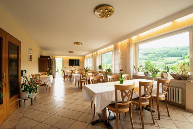 Wein Und Gastehaus Marlene Pohl Hotel Kinheim Exterior photo